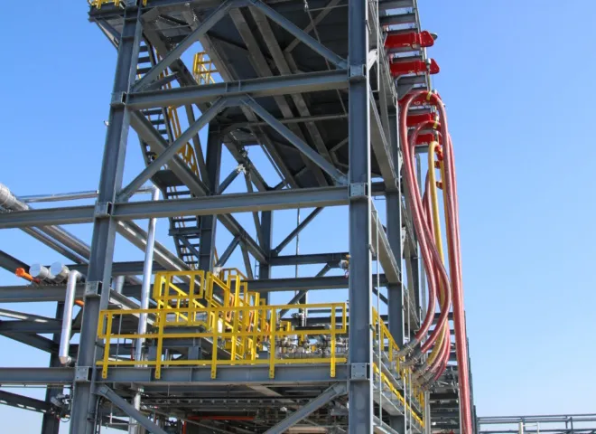 slangentoren bij Rubis Rotterdam gemaakt door Delmeco Projecten BV