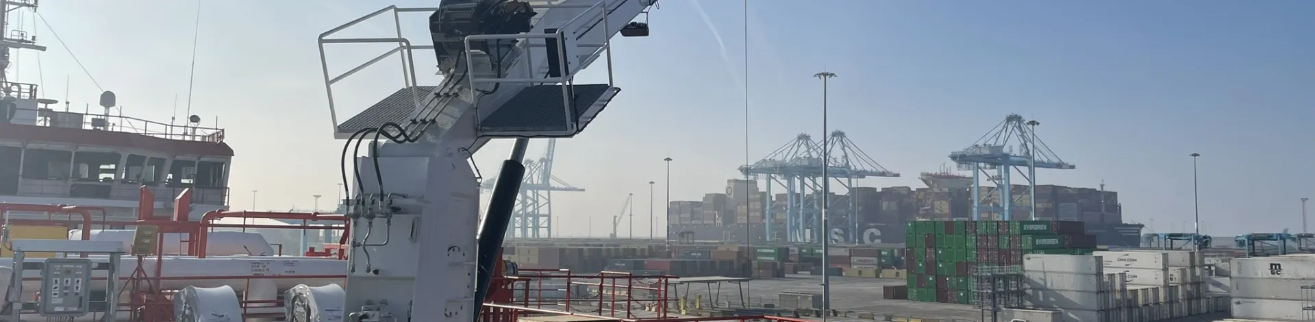 kraan verladingssysteem voor LNG gebouwd bij Delmeco Projecten in Goes