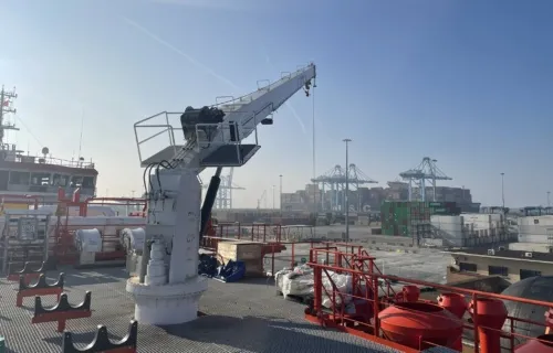 kraan verladingssysteem voor LNG gebouwd bij Delmeco Projecten in Goes