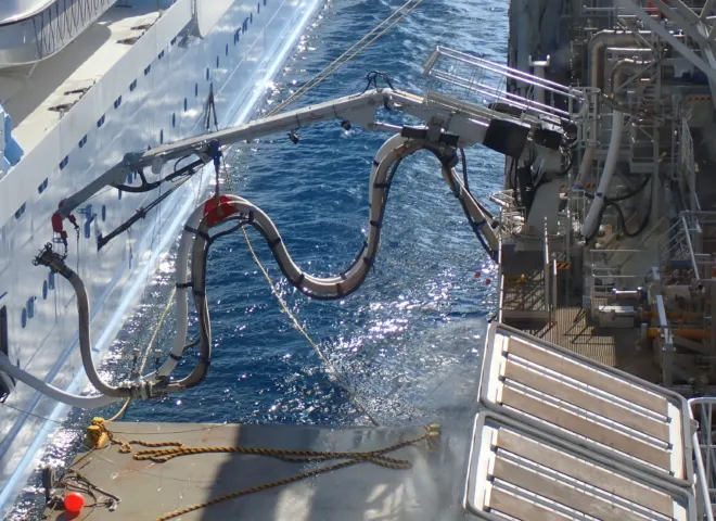 Eagle LNG hose transfer system gebouwd door Delmeco