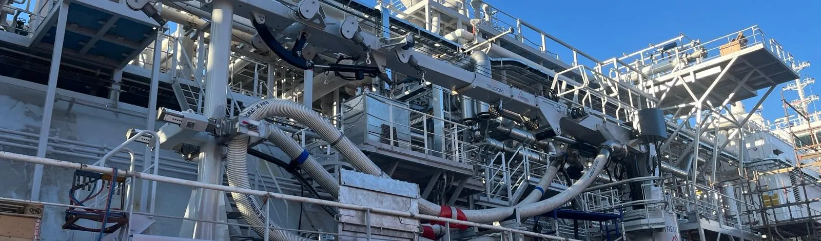 LNG verlading op schip in ruststand gebouwd door Delmeco Projecten in Goes