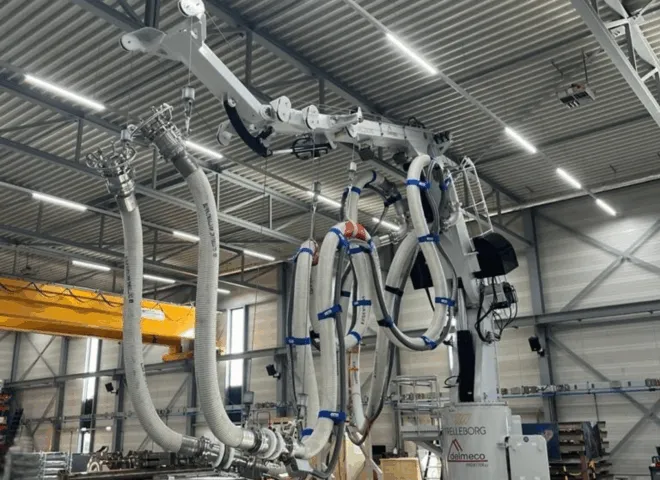 Trelleborg LNG verlading in opbouw in werkplaats bij Delmeco in Goes