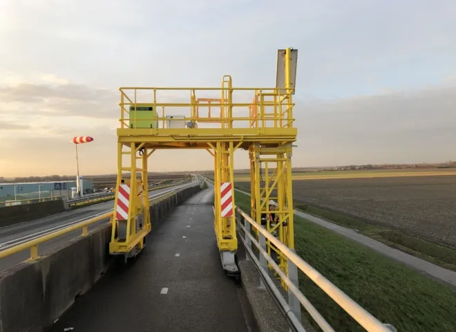 werksteiger Zeelandbrug onderhoud door Delmeco