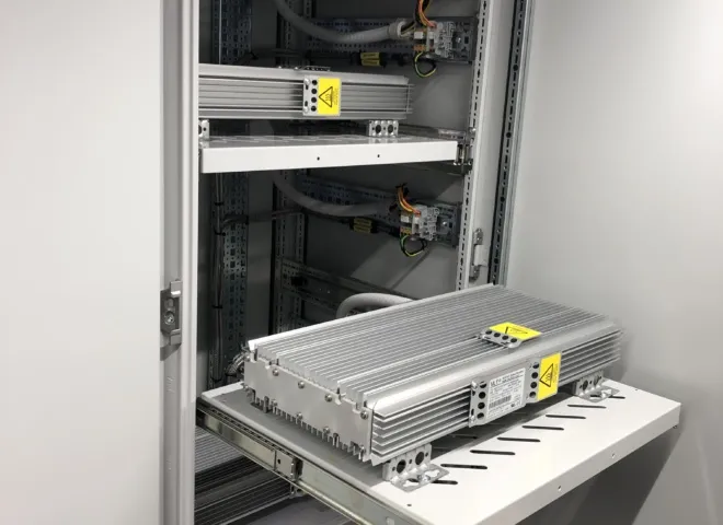 Kast met remweerstanden WTU NRG Petten gebouwd door Delmeco in Goes.