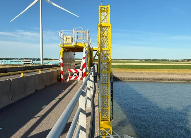 Laagwerker Oostzijde Zeelandbrug gebouwd door Delmeco
