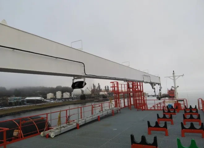 Hose handling crane Anthony Veder